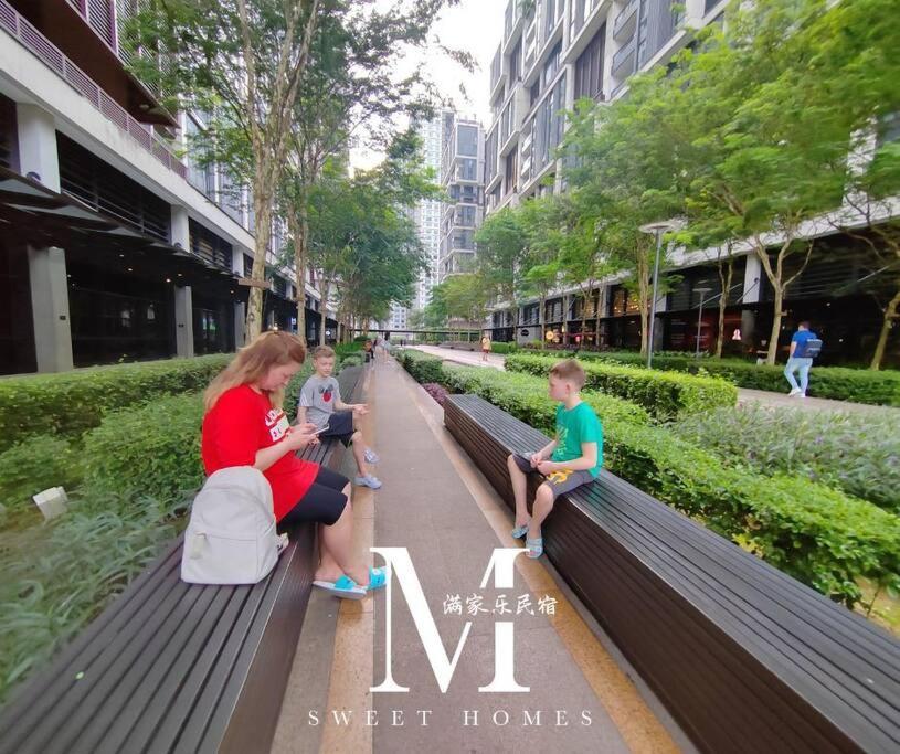 Arcoris Mont Kiara 19# Deluxe 1 Bedroom With Balcony Kl #1-3pax * Kuala Lumpur